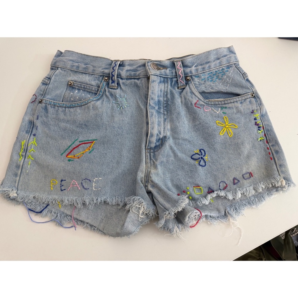 Vintage‎ County Seat Embroidered Denim Shorts Light Wash Cut Off Boho 90s Sz 7/8